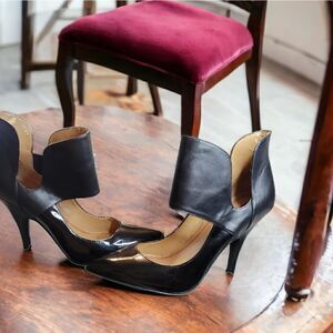 Saks 5/48 Black 5inch heels Size 38